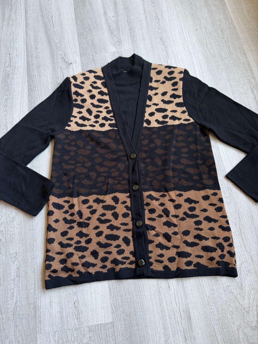 Black & Tan Leopard-Print Button Cardigan Sweater C # 6‎ A